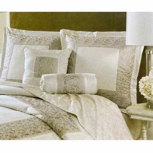 2 SHAMS 2 PILLOWS- 4 piece Accessory Bedding Set NWT $100